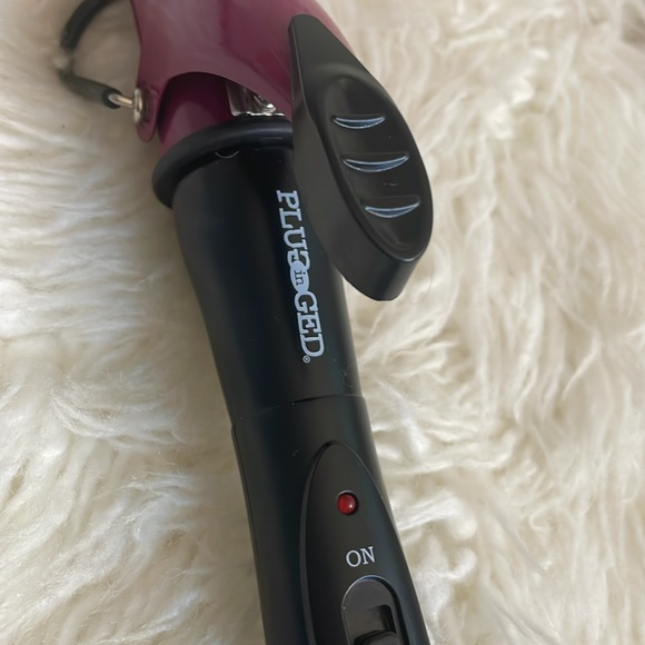 Plugged In Beach Wave Curling Iron - Picture 2 of 5